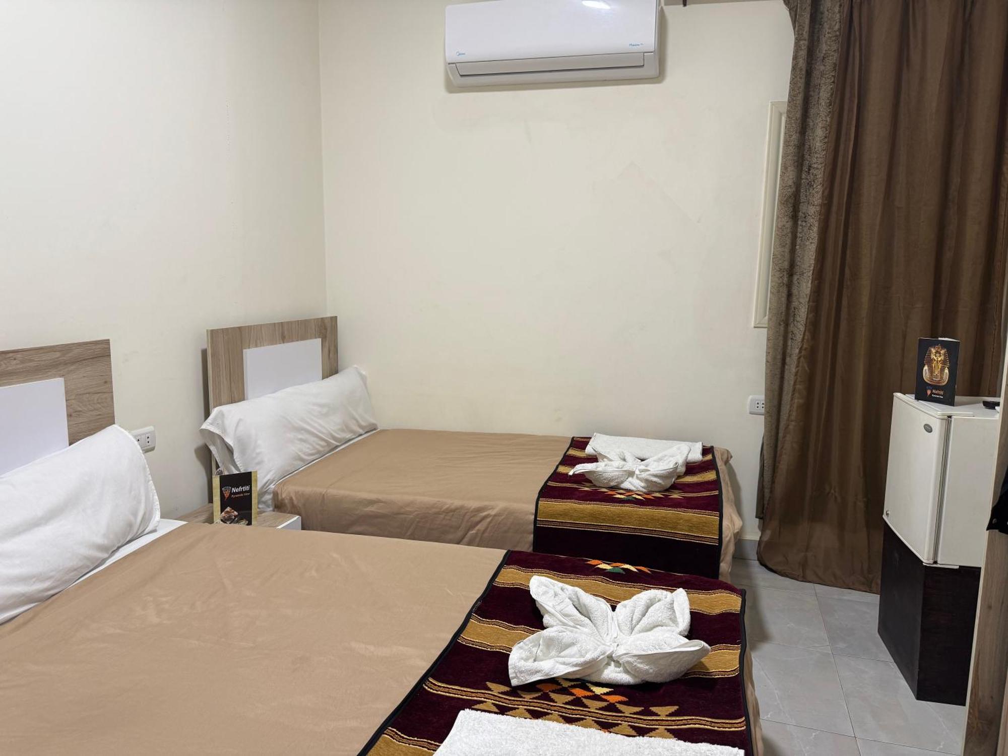 Nefertiti Pyramids View Hotel ไคโร ภายนอก รูปภาพ