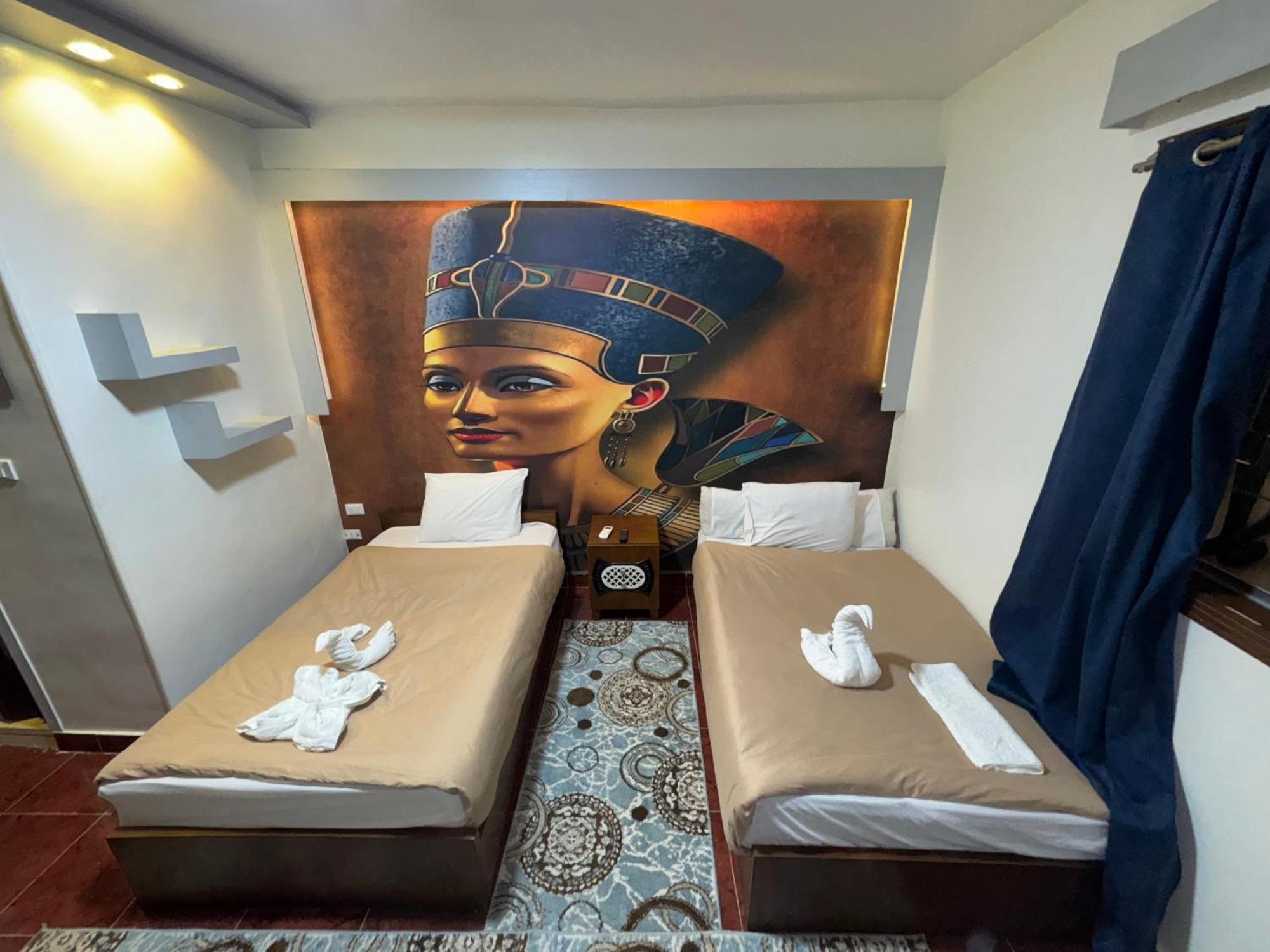 Nefertiti Pyramids View Hotel ไคโร ภายนอก รูปภาพ