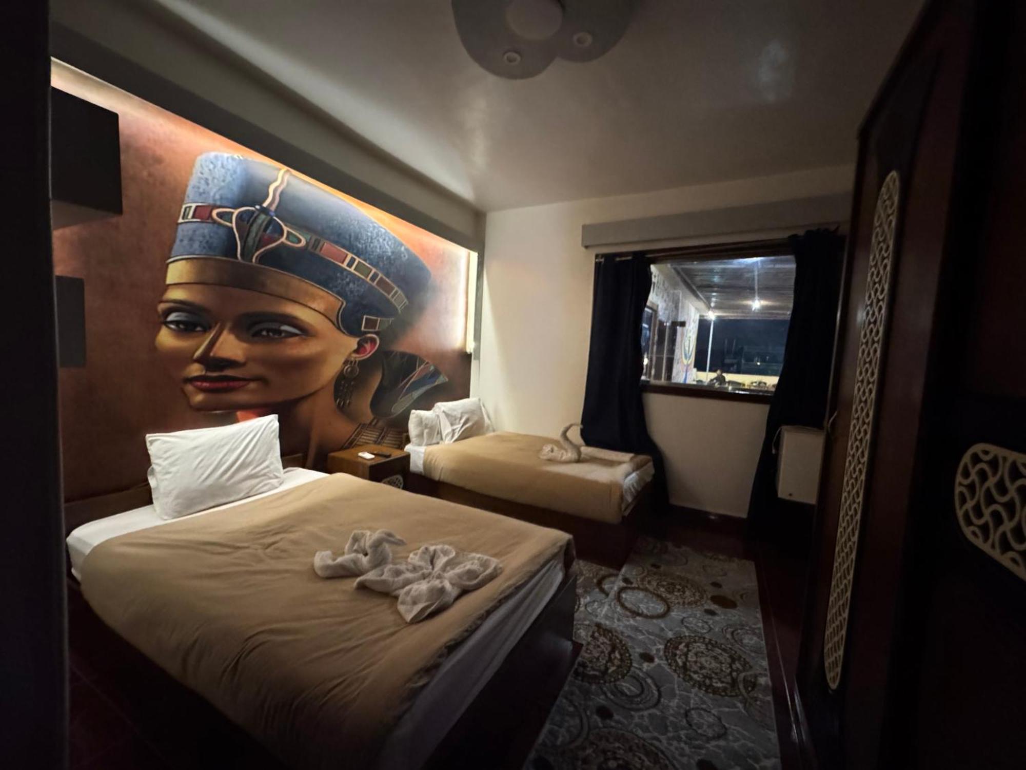 Nefertiti Pyramids View Hotel ไคโร ภายนอก รูปภาพ